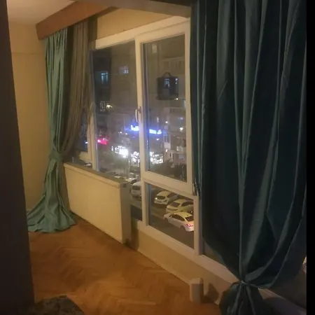 Sehir Merkezinde Cesmeye 40 Dakika Havaalanina 20 Dakika Izmir