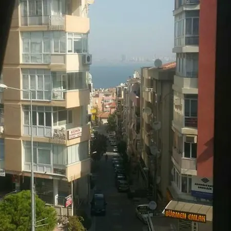 Sehir Merkezinde Cesmeye 40 Dakika Havaalanina 20 Dakika *